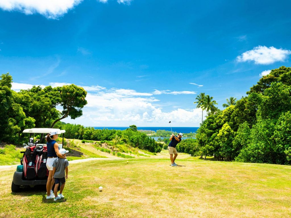 Golf and adventure in French polynesia for 6 people