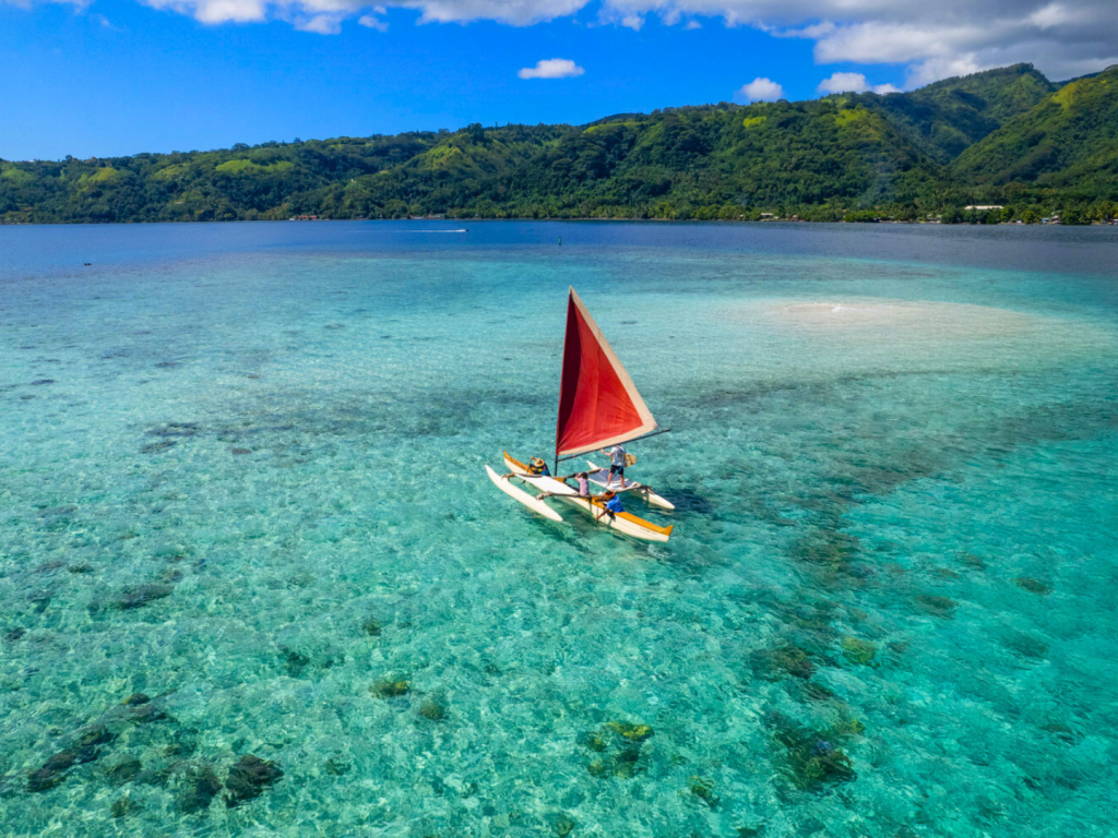TAHITI – Traditional Sailing Canoe (PRM accessible)