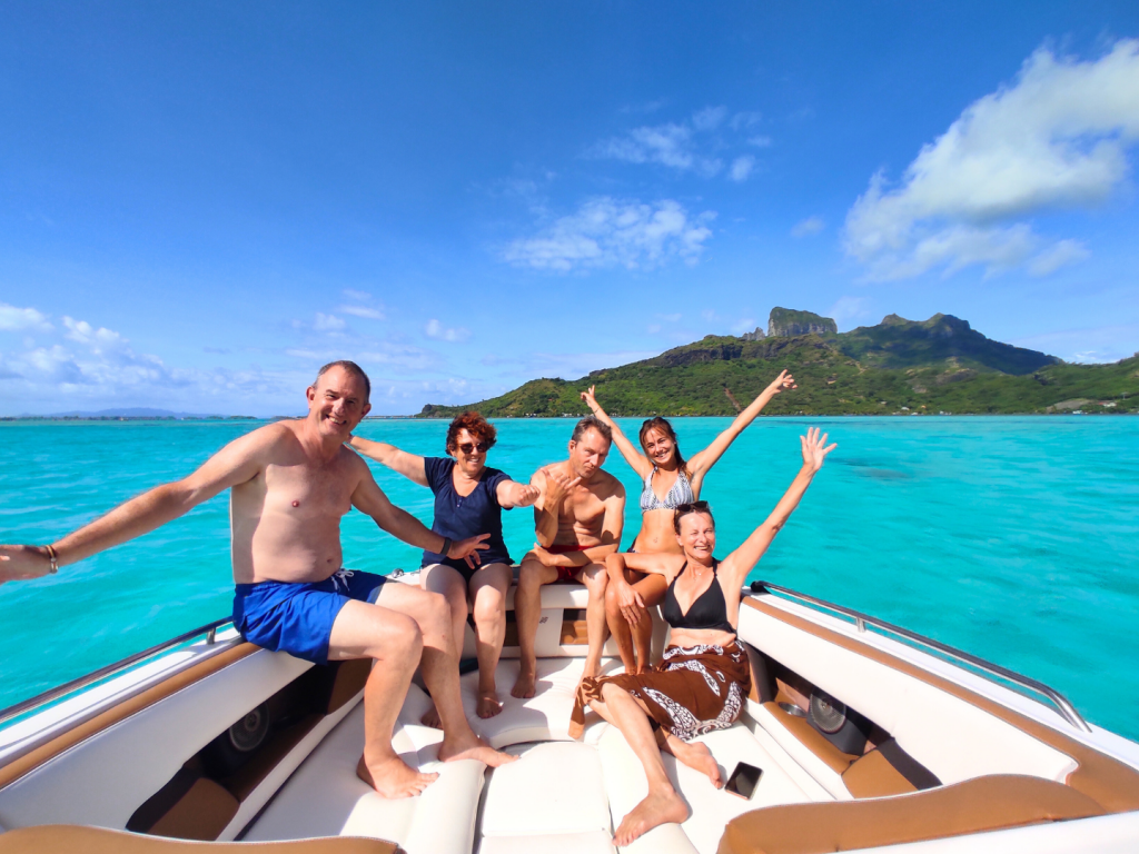 BORA BORA – Private Deluxe Snorkeling tour with Coco Champagne – 3H