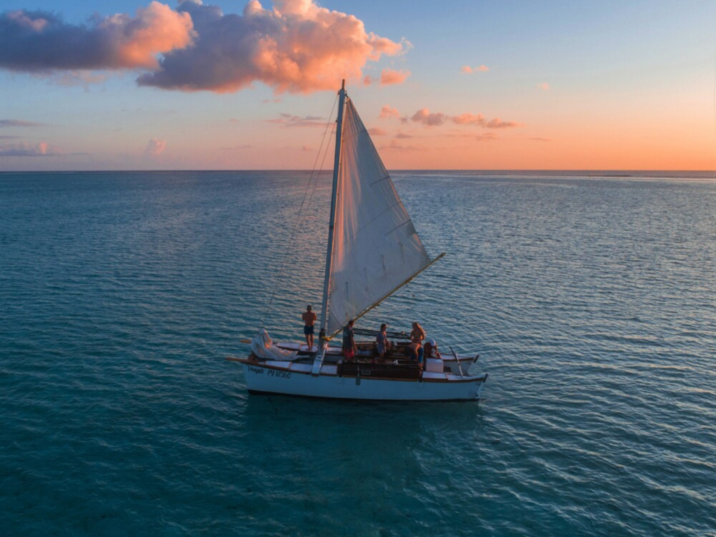 MOOREA – Traditional Sailing Pirogue at sunset – 3h