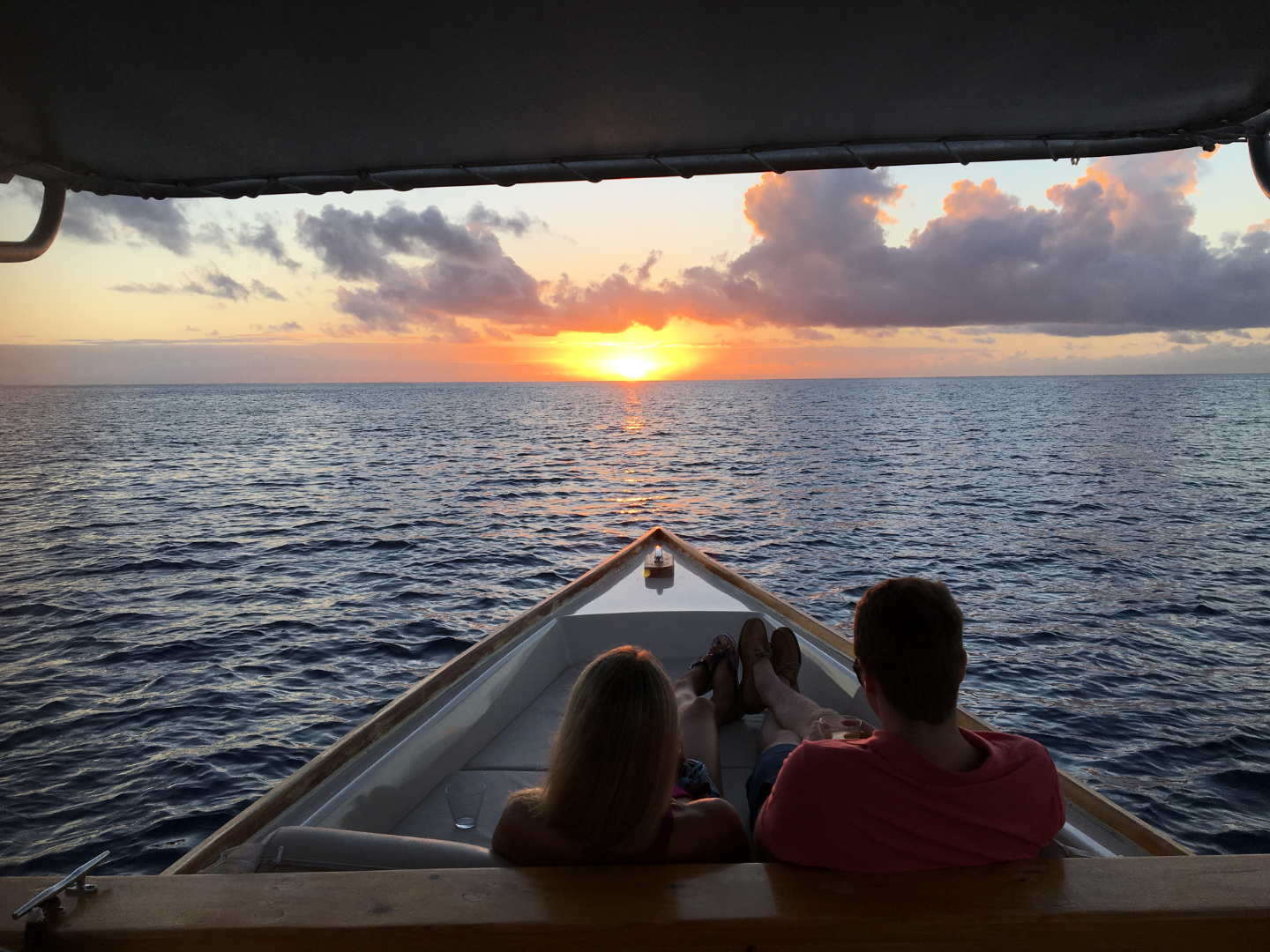 BORA BORA – Croisière au coucher du soleil dans le lagon en pirogue traditionnelle & dîner cocktail – 2h