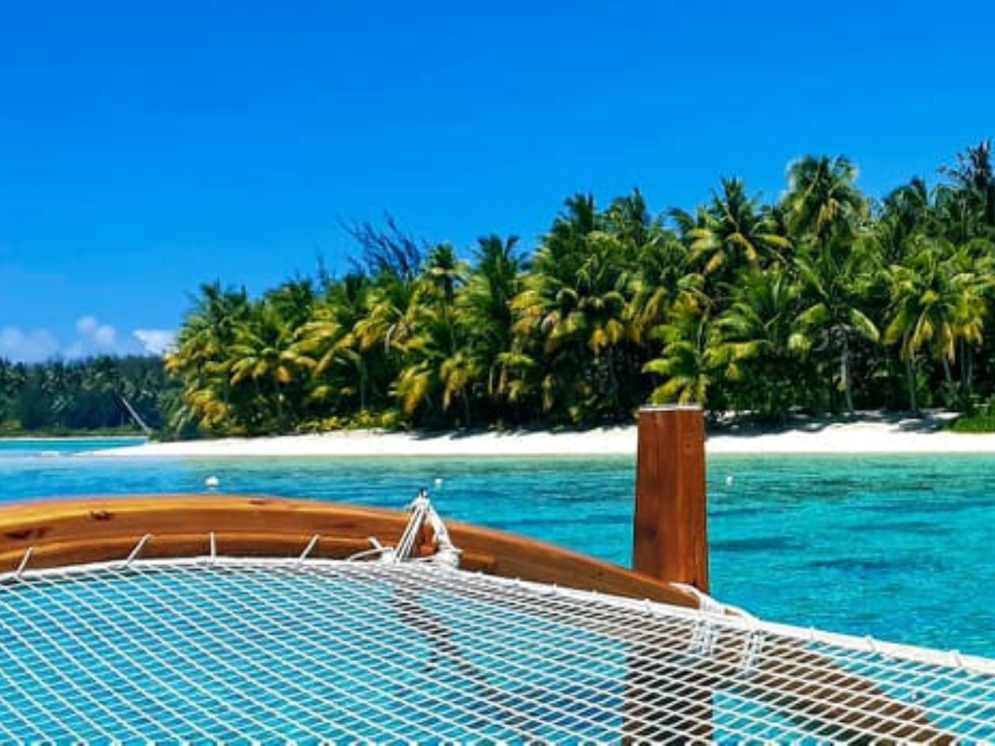 BORA BORA – Cultural Day & Lagoon Tour in a Traditional pirogue + Motu Lunch – 8h