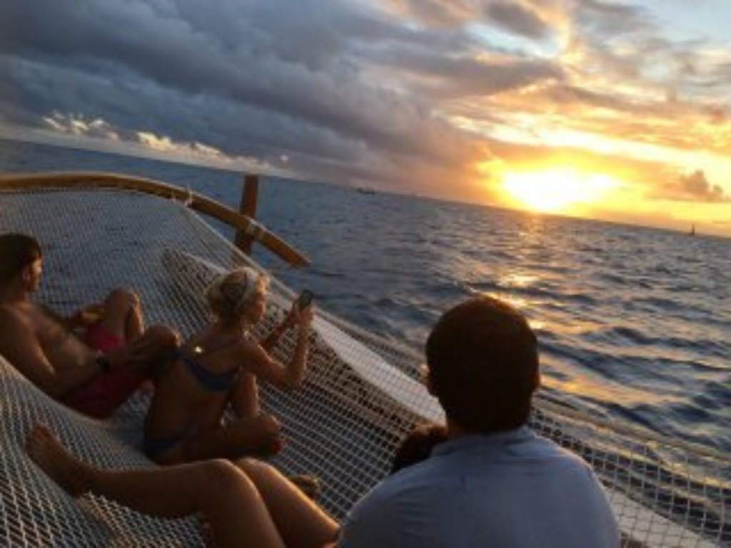 BORA BORA – Sunset Lagoon Tour in a Traditional pirogue & Cocktail dinner – 2h