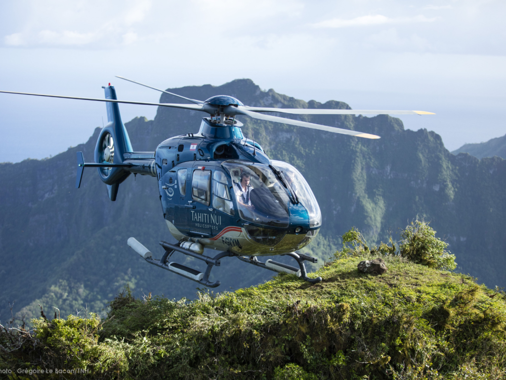 MOOREA – Helicopter Flight “The Bounty Mutiny Flight – from Moorea” – 45 minutes