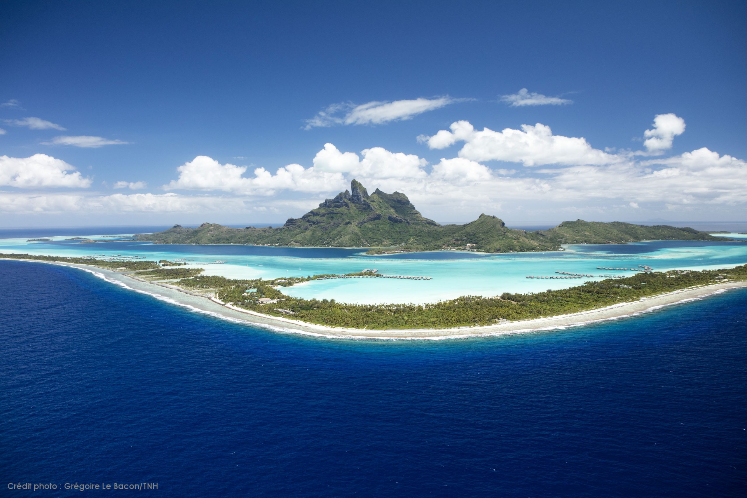 BORA BORA – Helicopter Flight “Shades of Blue” – 20 minutes