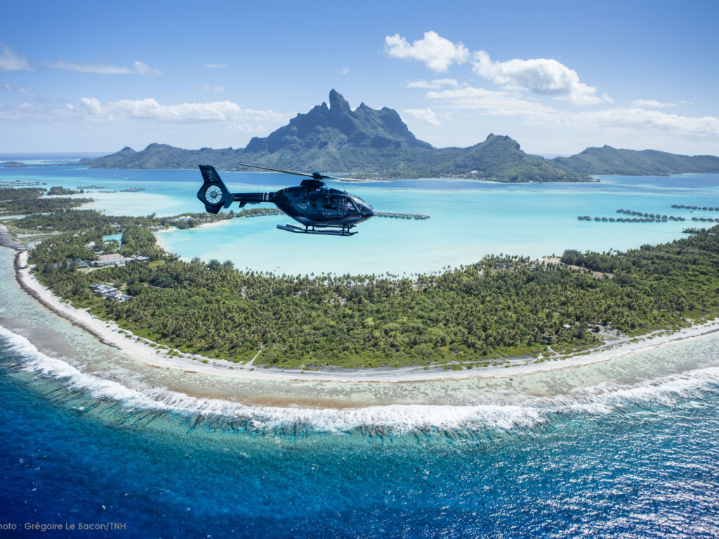 BORA BORA – Helicopter Flight “Shades of Blue” – 20 minutes