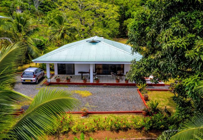 HUAHINE – Maroe House 4 + Car + Boat