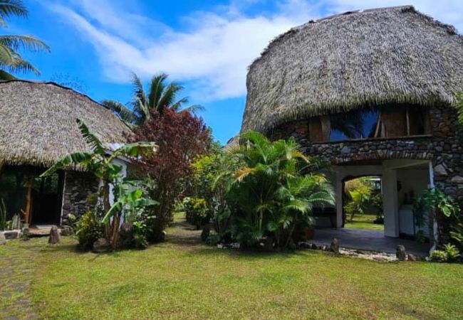 TAHITI ITI – Saltwater Family Huts