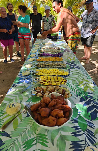 HUAHINE – Nature walk & pirogue