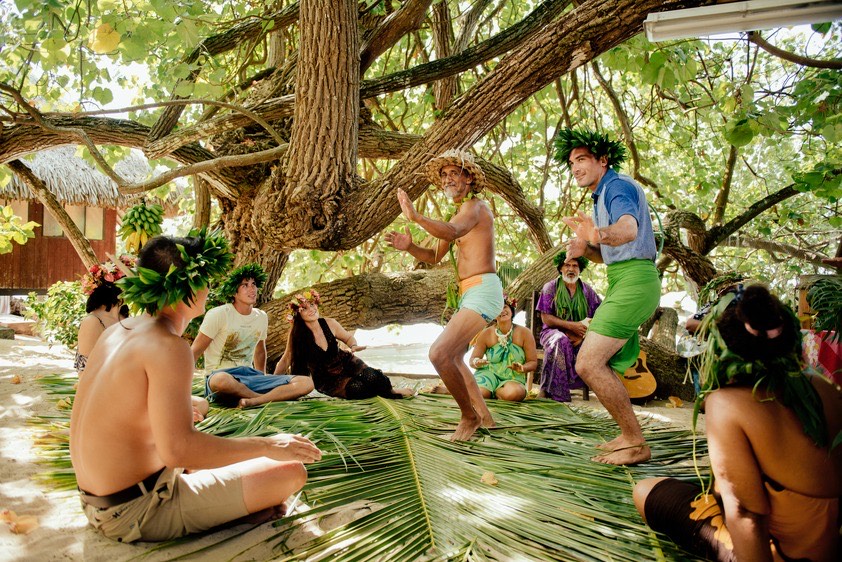 MOOREA – PRIVATE ORI TAHITI DANCE LESSON AT YOUR ACCOMMODATION