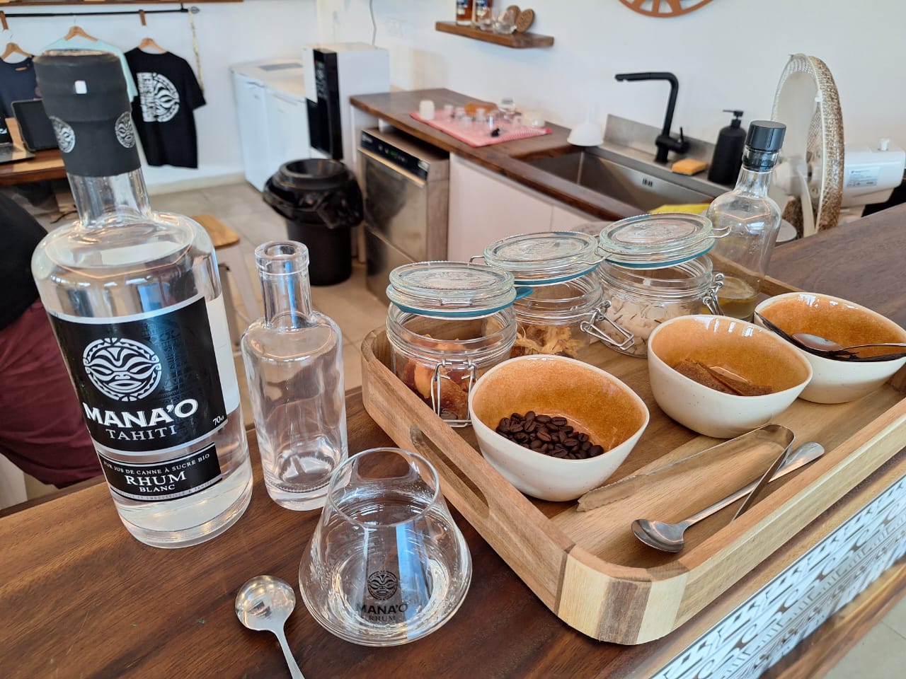 TAHITI – Creating my own polynesian blend Manao Rum – 1H