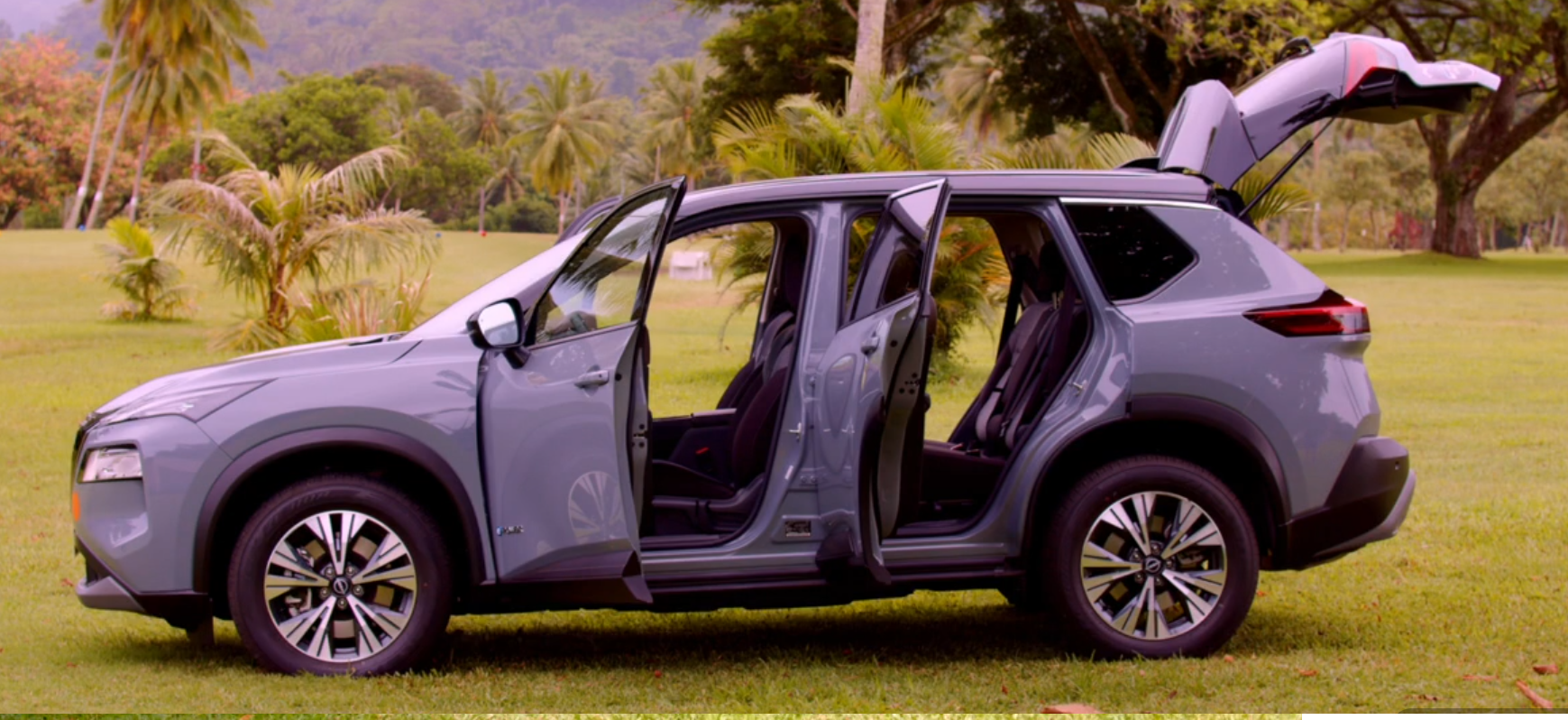 TAHITI – Rental car – Nissan X-Trail Hybrid 7-Seater
